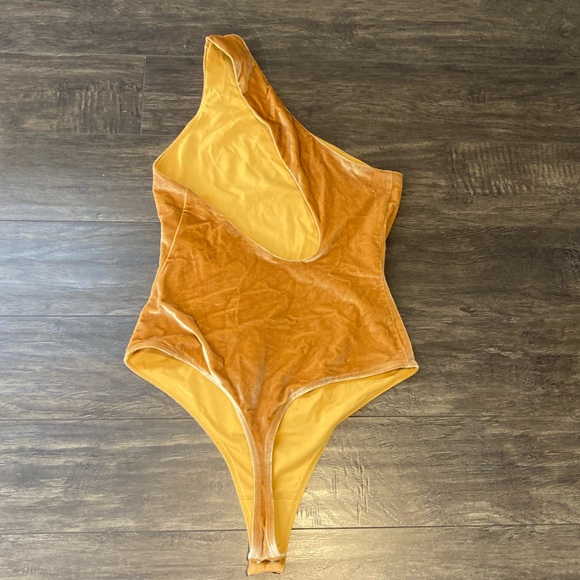 Fabletics gold plushy bodysuit size S - Picture 3 of 5